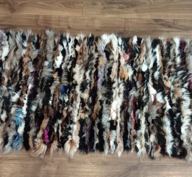 DYWANIK Z KAWAŁKÓW SKÓR Z LISA